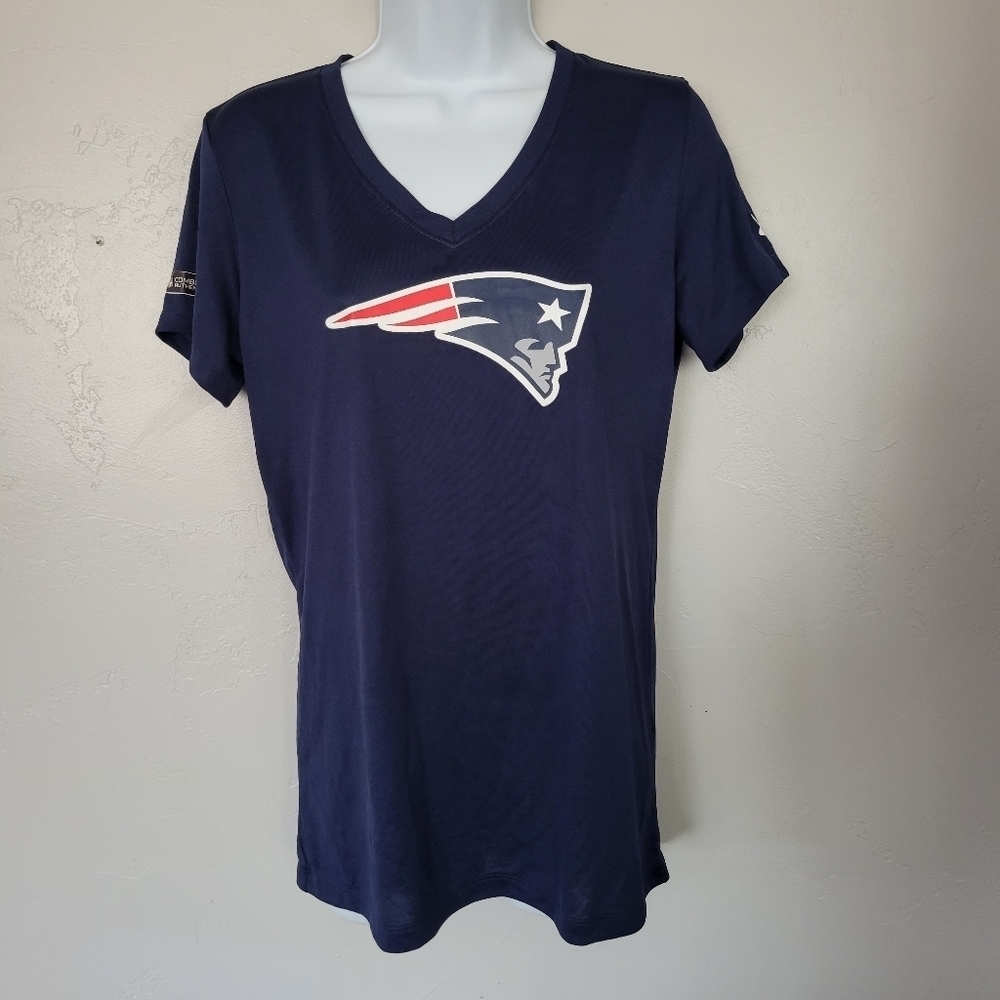 Under Armour NWT Small Navy Blue Short Sleeve T-shirt NFL Patriots V-neck Footba
